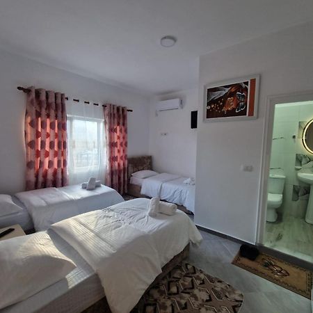 Klos Bar-Restaurant-Hotel-Familja מראה חיצוני תמונה