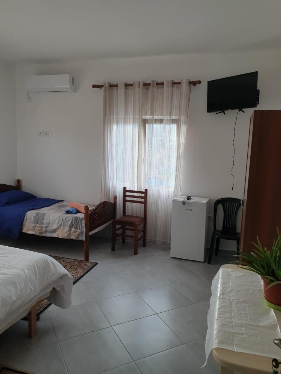 Klos Bar-Restaurant-Hotel-Familja מראה חיצוני תמונה