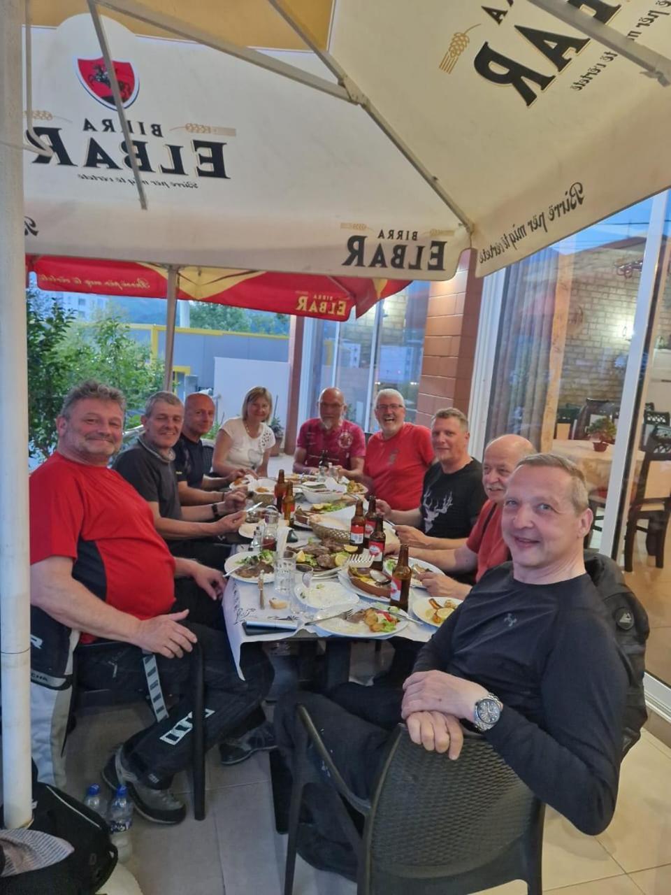 Klos Bar-Restaurant-Hotel-Familja מראה חיצוני תמונה